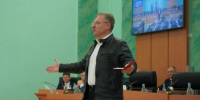 Александр Богомаз поздравил певца и композитора Александра Добронравова с присвоением почетного звания - Газета Восход