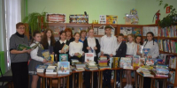 Суражской детской библиотеке подарили книги - Газета Восход
